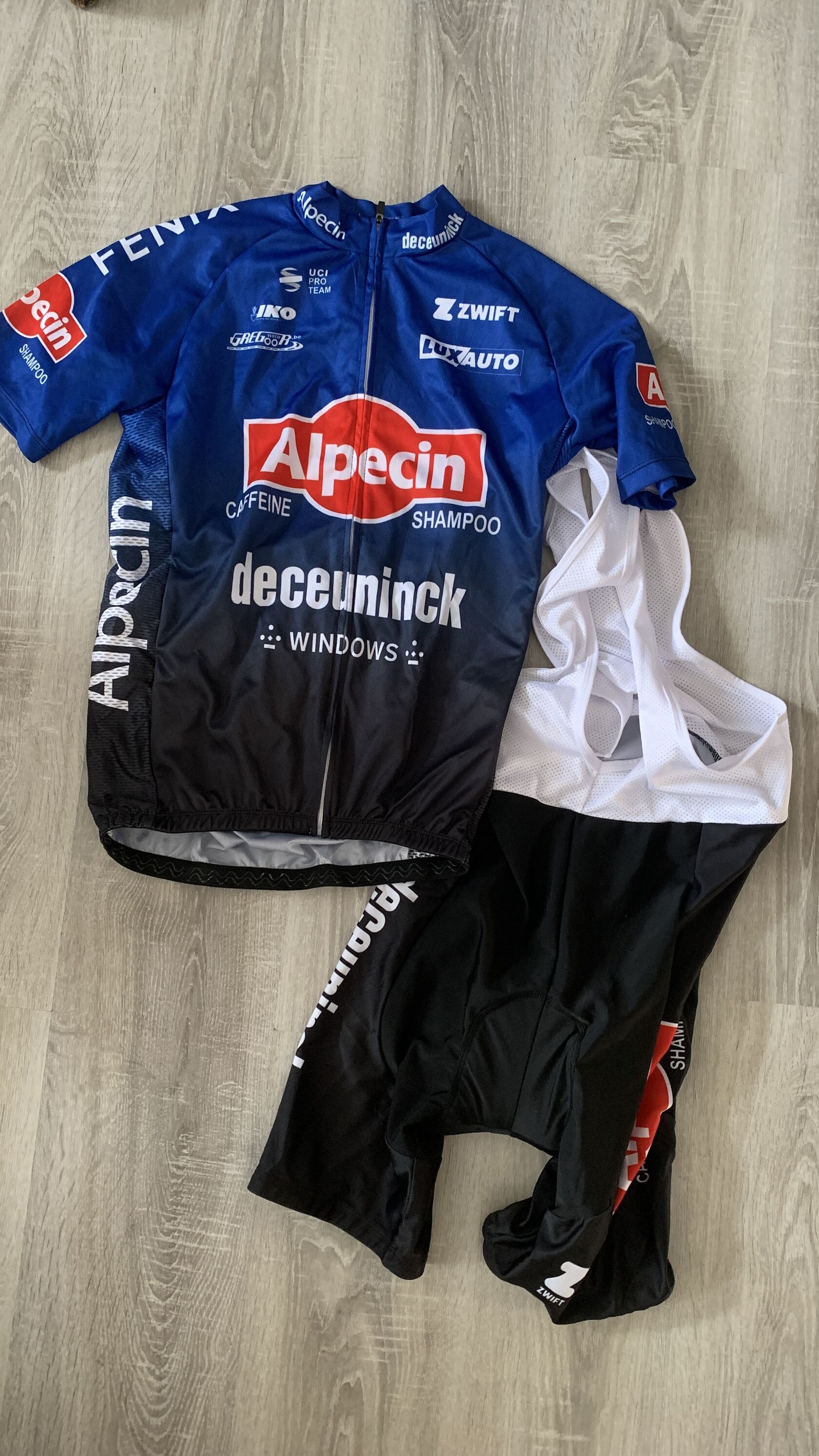 Cyklistický dres a šortky se šlemi Alpecin