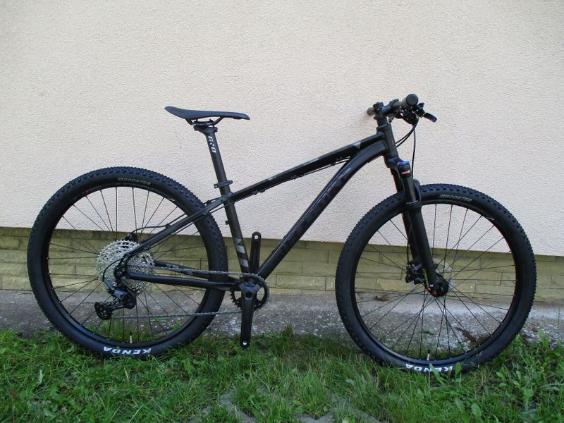 Nové 27,5" kolo na rámu Maxbike M507 15", Deore 1x11, vzduch. vidlice Suntour XCR