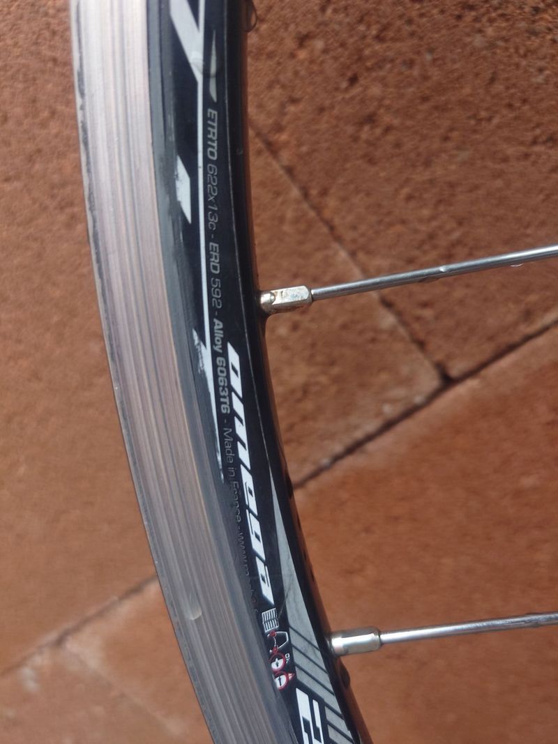 zapletená kola 28", náboje Shimano Deore