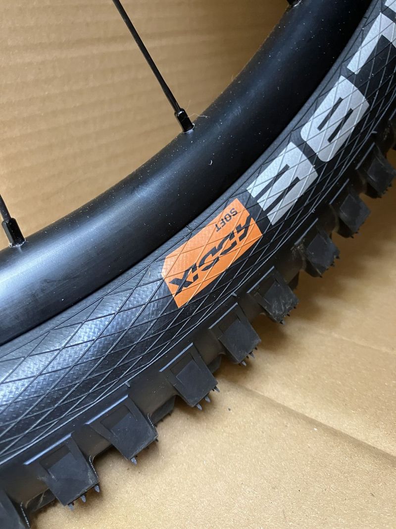 Dětská kola Newmen (1300g) s plášti Schwalbe Big Betty