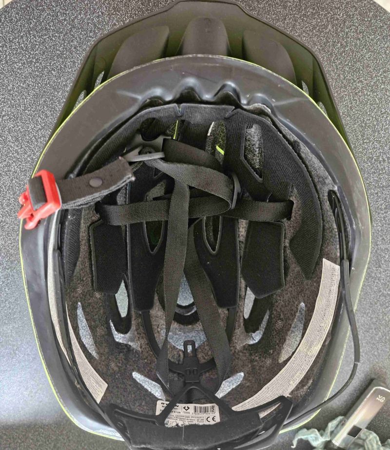 helmy na kolo nebo kolobezku