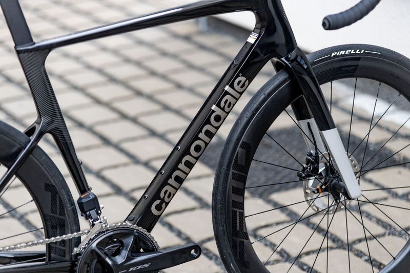 Silniční kolo Cannondale SuperSix EVO Custom - Karbonová kola, kombo řidítka + Druhý pár kol ZDARMA