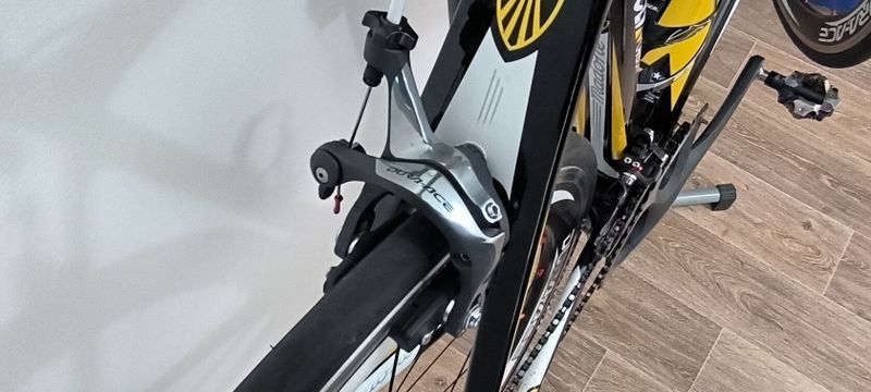 Prodám závodní silniční kolo Trek Madone 6.2 OCLV2 Carbon stav nového kola 