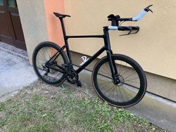 Karbon TT triatlon, Časovka, disk , Wattmetr, shimano 11 speed, karbonove kola bomtager