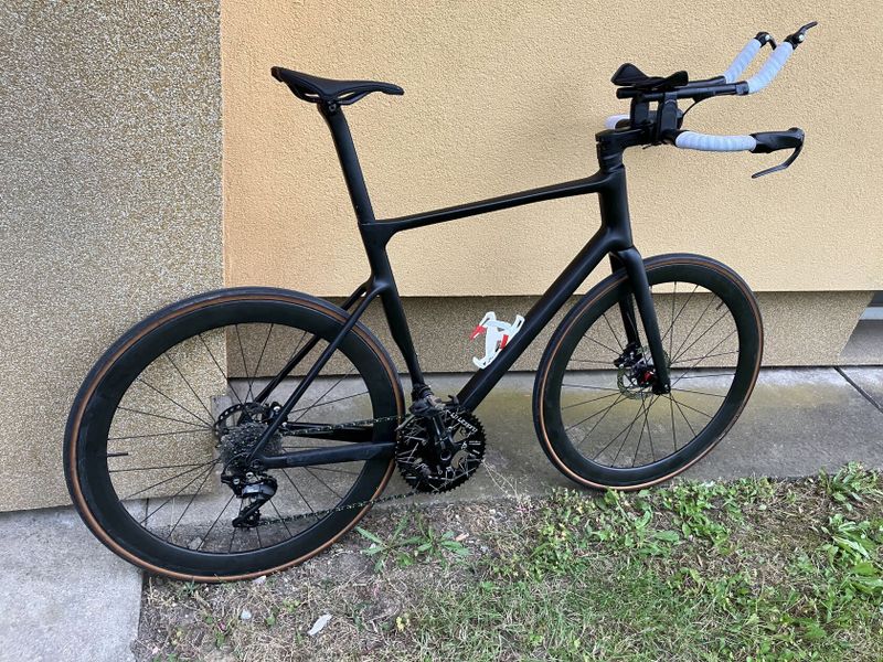 Karbon TT triatlon, Časovka, disk , Wattmetr, shimano 11 speed, karbonove kola bomtager