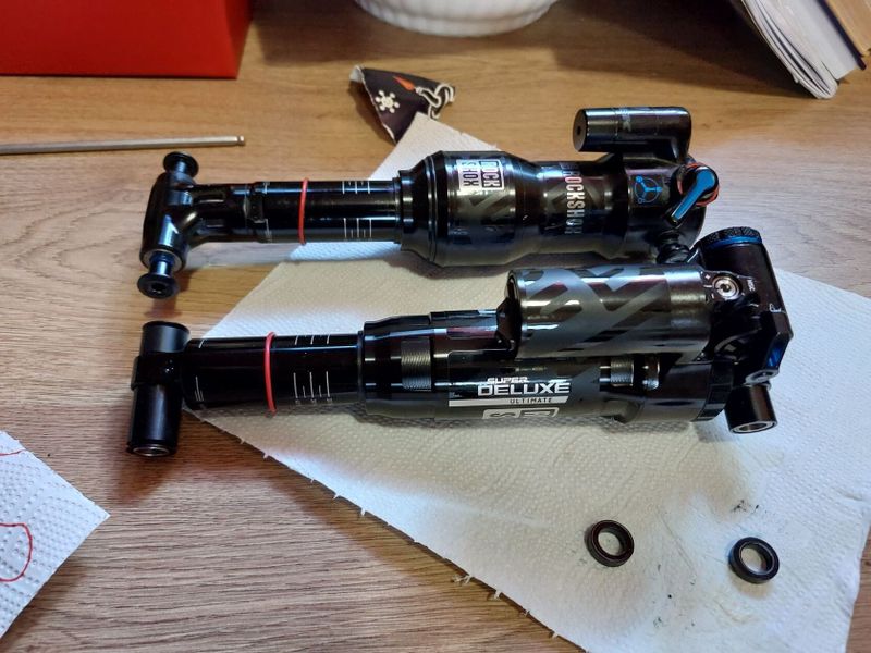 RockShox Deluxe Re:Aktiv Thru Shaft RT3 + MegNeg