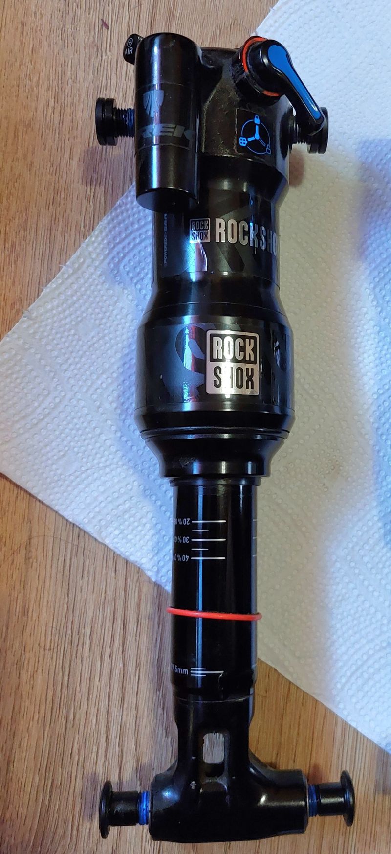 RockShox Deluxe Re:Aktiv Thru Shaft RT3 + MegNeg