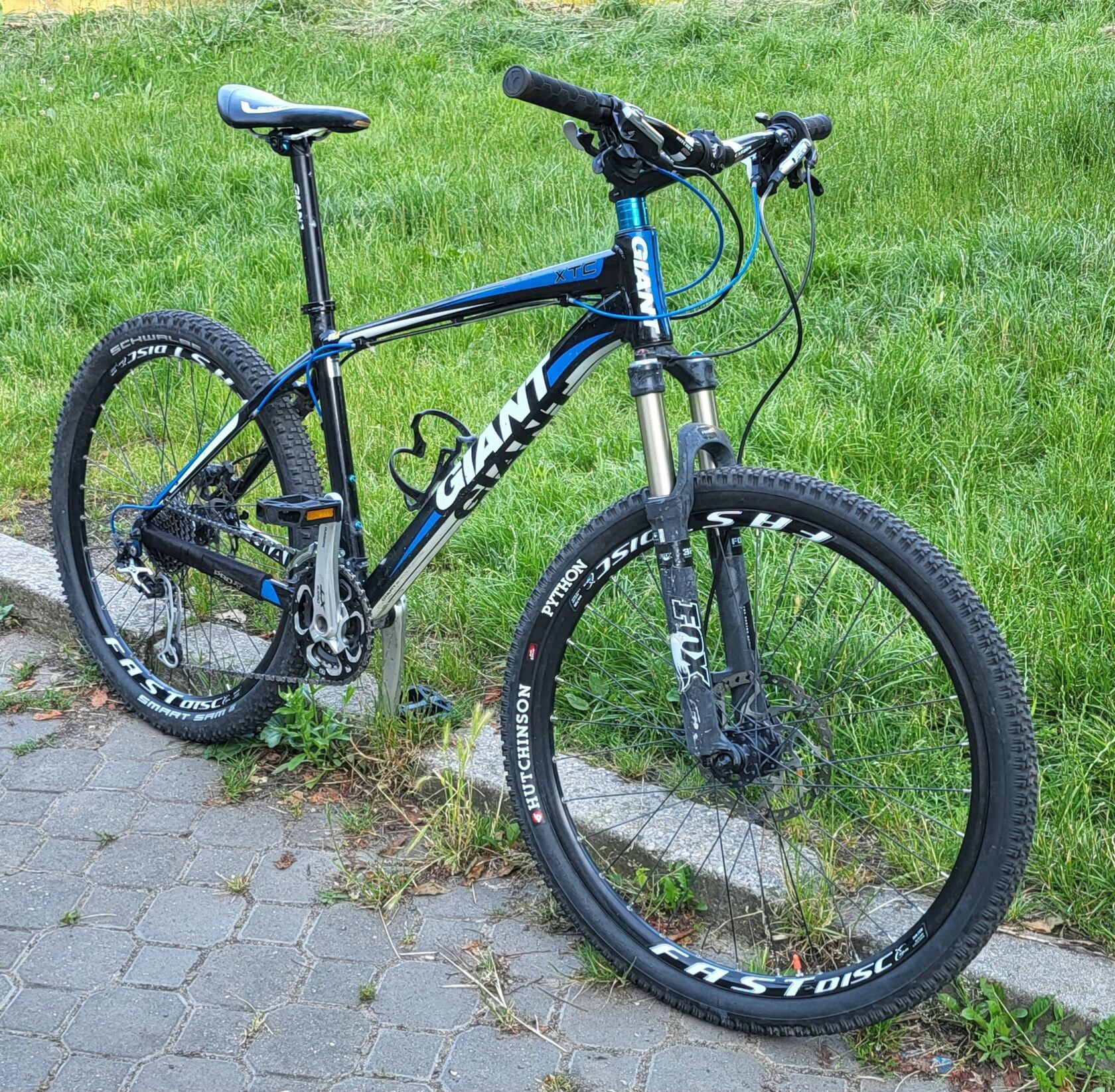 26" Horské kolo GIANT shimano XT 3x10 , brzdy SLX, kola Remerx, vidlice FOX uzamykatelná