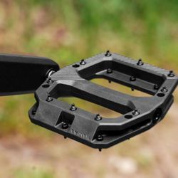 Prodám nerozbalené pedály na horské kolo - Canyon MTB Nylon Flat Pedals