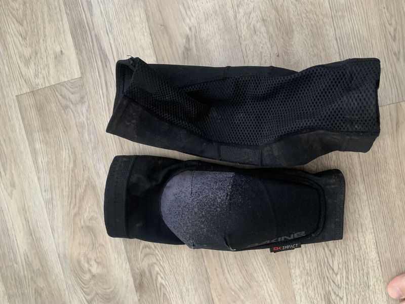 DAKINE Knee pads vel.M