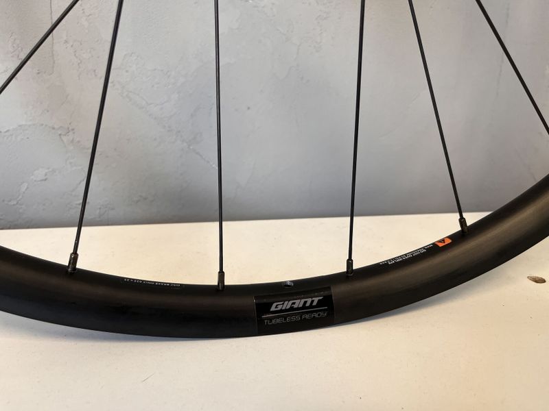 Zapletená gravel kola Giant P-X2 disc