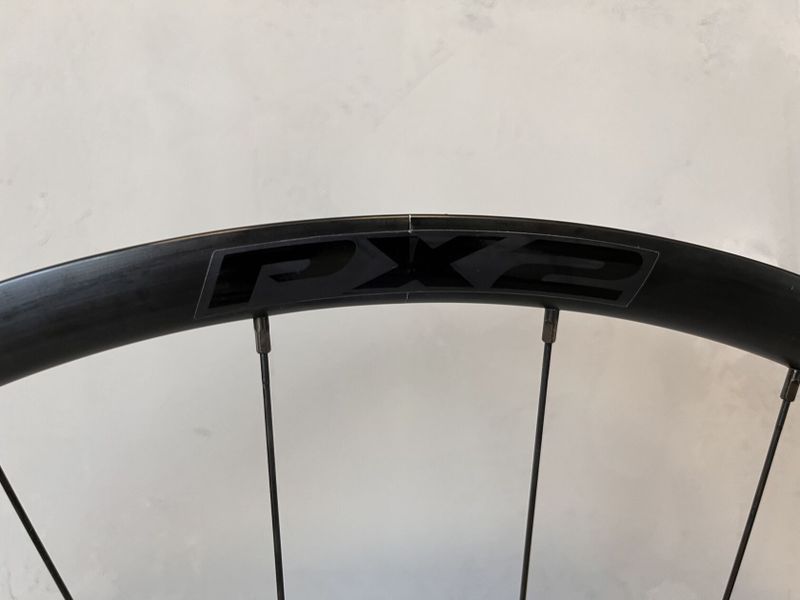 Zapletená gravel kola Giant P-X2 disc