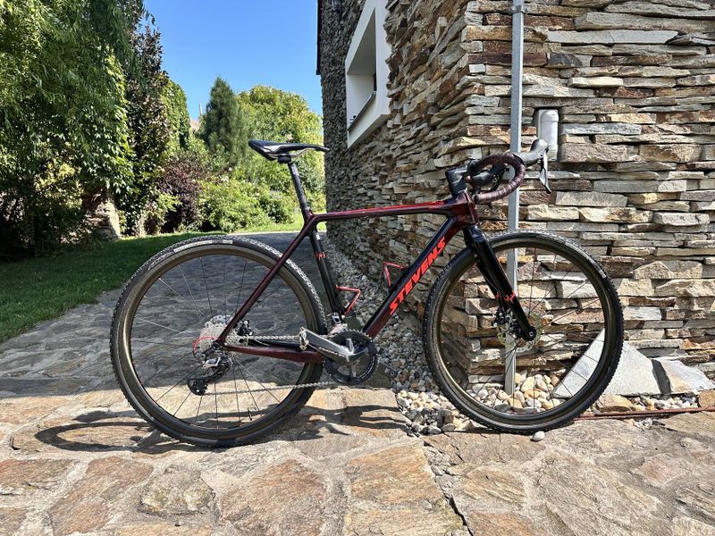 Stevens super prestige lava red 2022, vel. 52, karbon ráfky