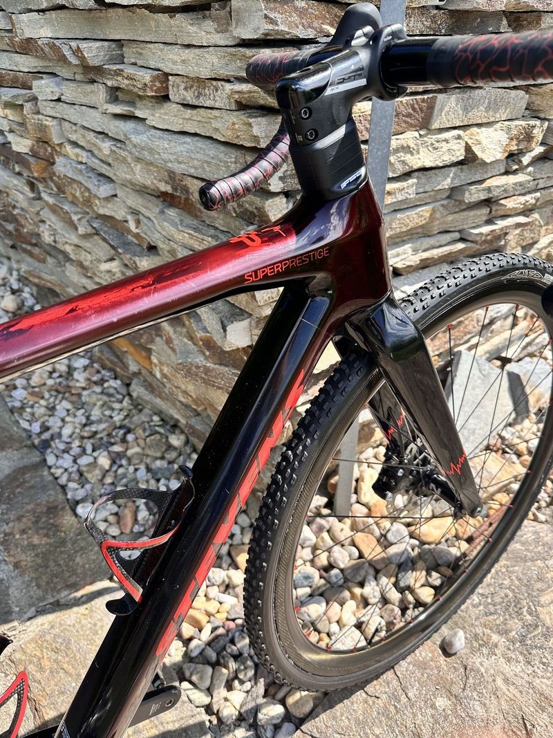 Stevens super prestige lava red 2022, vel. 52, karbon ráfky