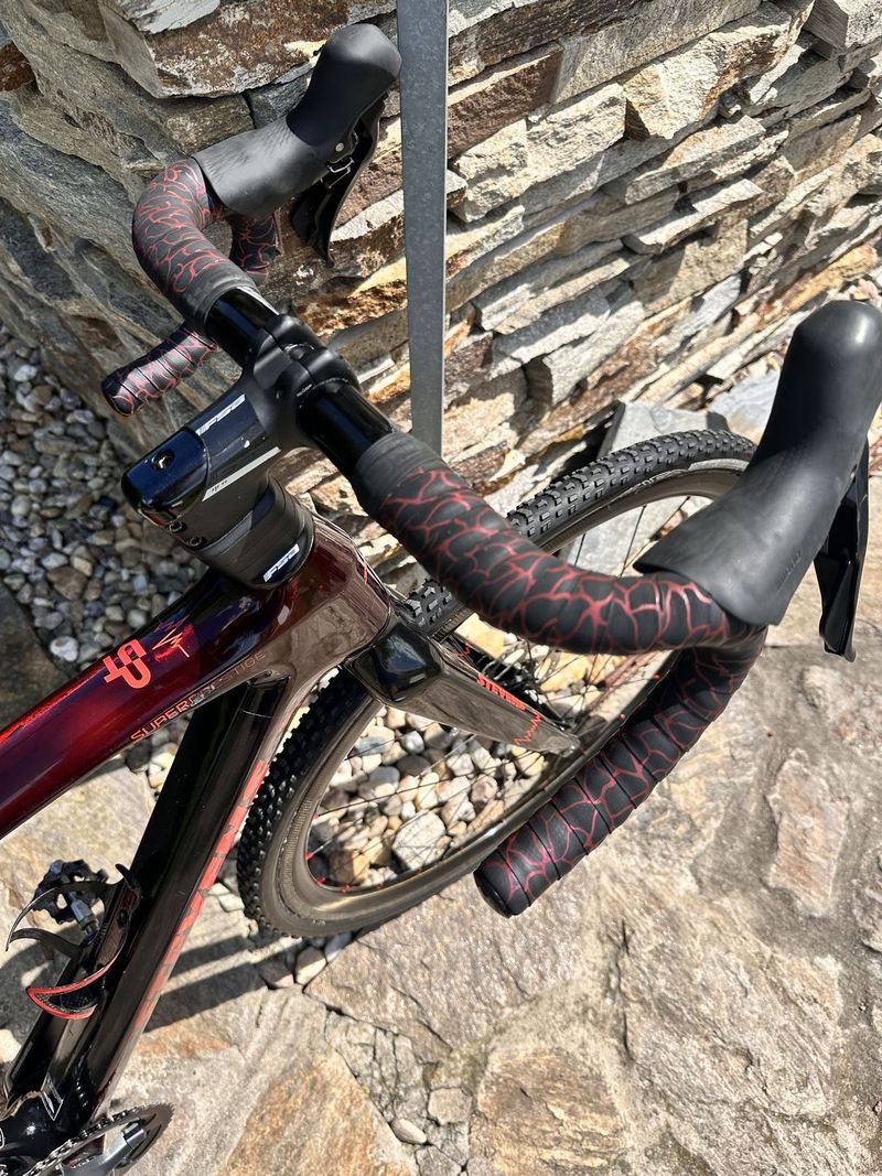 Stevens super prestige lava red 2022, vel. 52, karbon ráfky