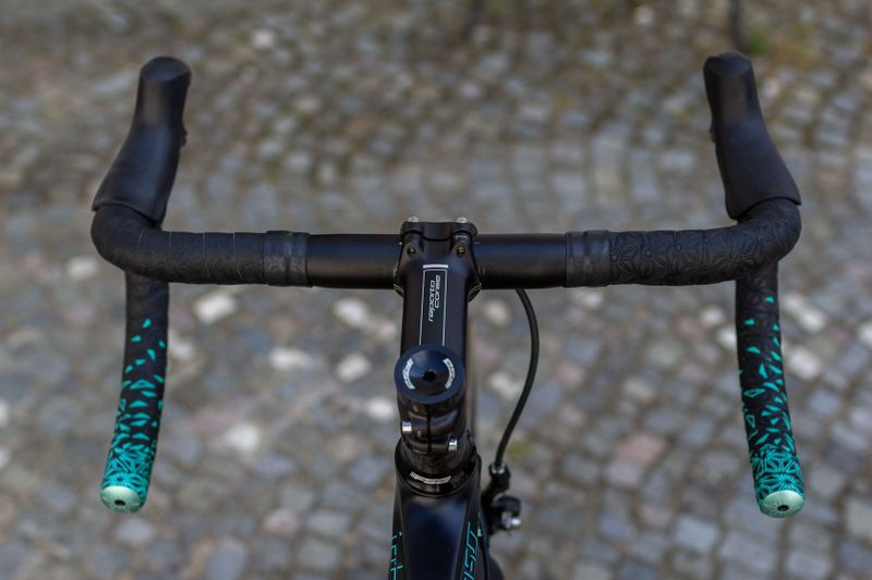 *PRODÁNO* Bianchi Intenso vel. 53 | Shimano Ultegra | karbonová kola ICAN/Novatec