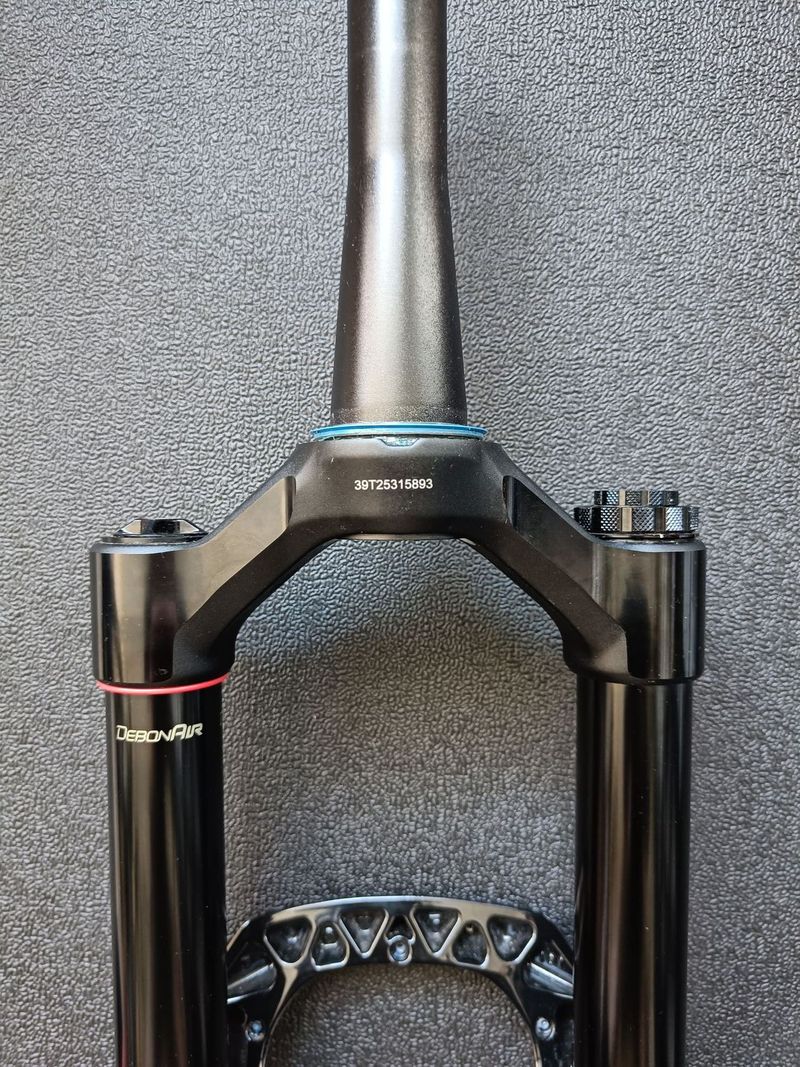 RockShox Lyrik Ultimate Charger 3 RC2 Debon Air+ 27.5" - 160mm - 44mm Offset