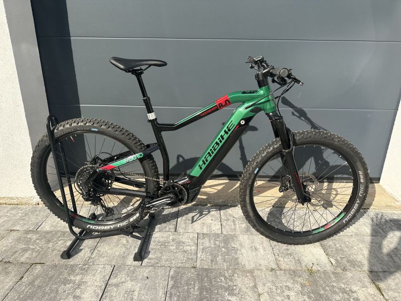 Haibike HardSeven 8 je špičkové kolo německého výrobce. Velikost kol 27,5" 