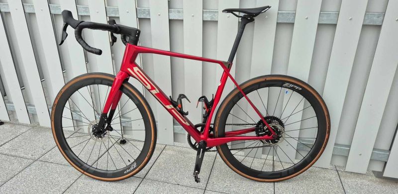 Superior X Road, vel. L, top stav, Force eTap AXS + Quarq, Zipp 303S