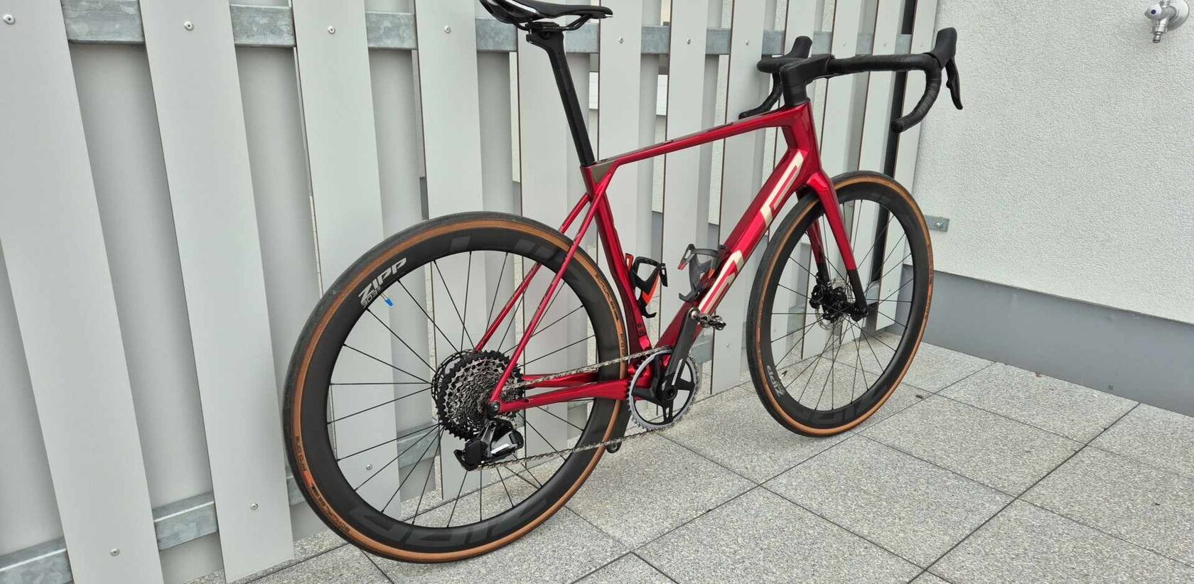 Superior X Road, vel. L, top stav, Force eTap AXS + Quarq, Zipp 303S