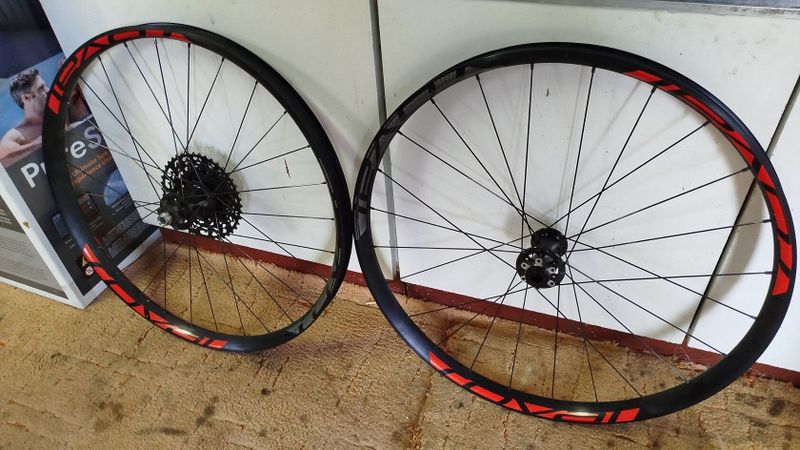 Specialized Roval Traverse 38 Fattie 27.5 ,148 boost