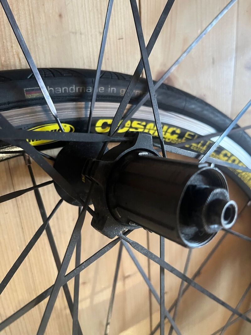 Zapletena kola Mavic Cosmic Elite, ořech Shimano