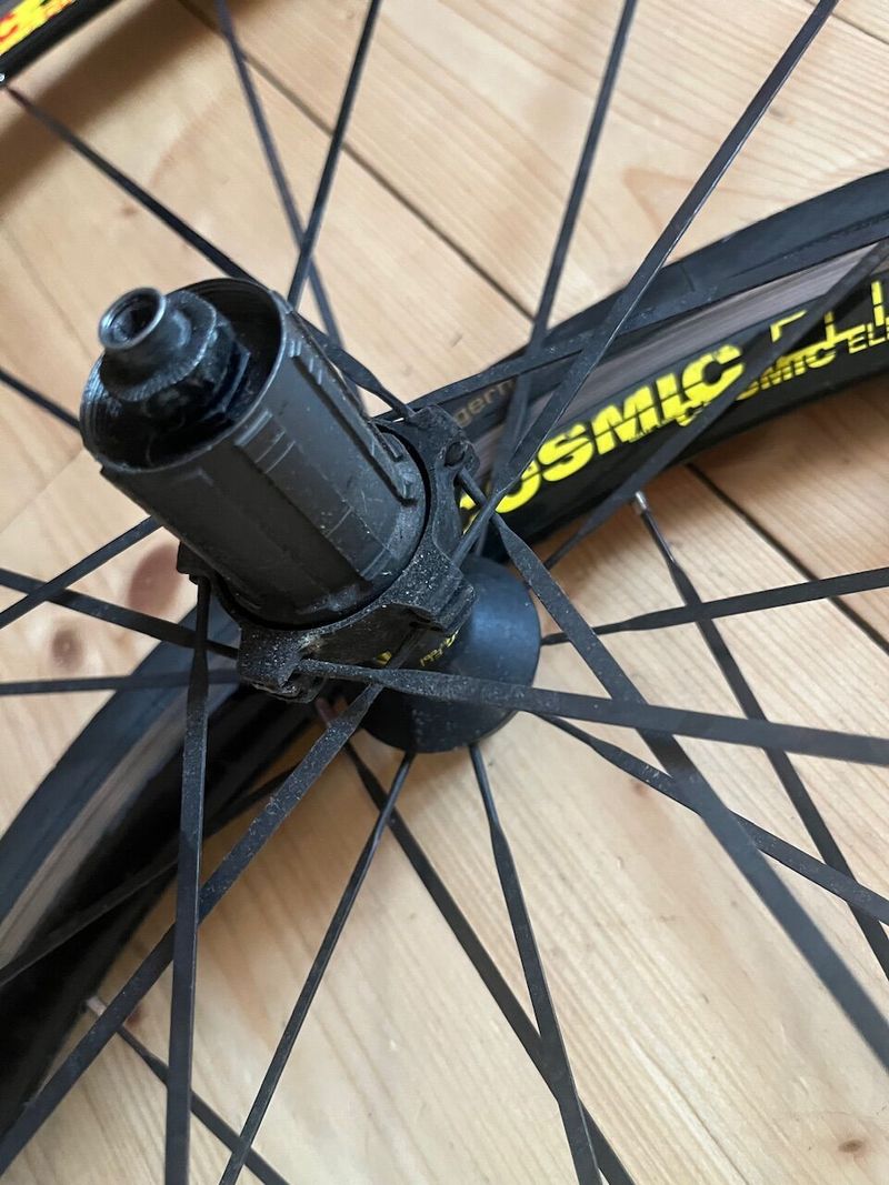 Zapletena kola Mavic Cosmic Elite, ořech Shimano