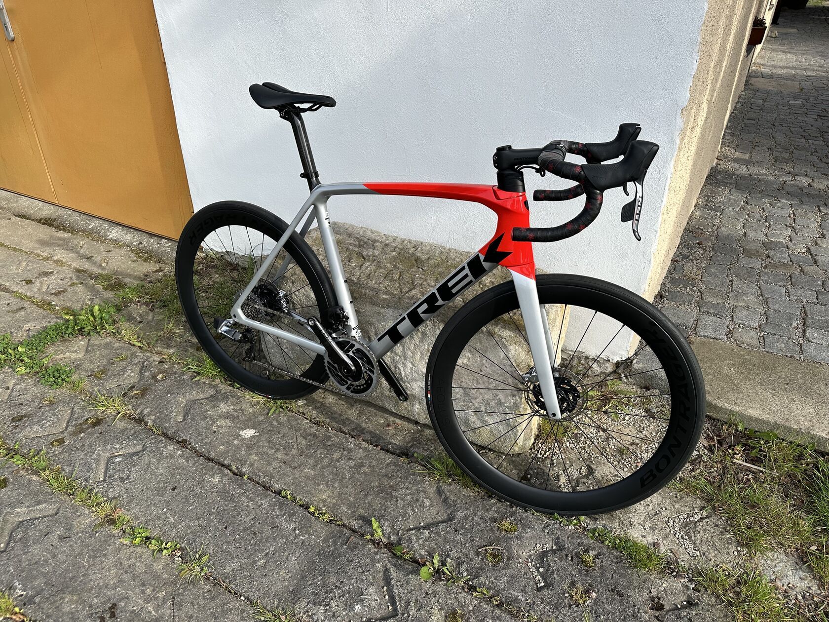 Trek Emonda SL 2023, velikost 58, SRAM RED eTap AXS, kola Aeolus PRO 51, TOP stav - spěchá