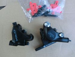 Silniční brzdové třmeny Shimano GRX BR-RX400, Flat mount