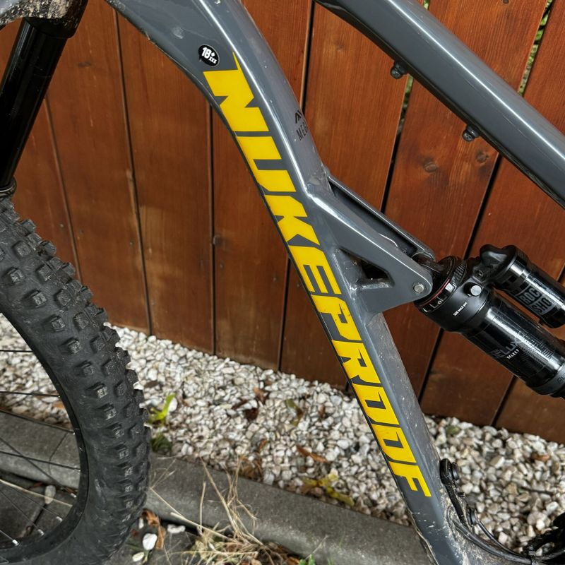 Nukeproof Mega 290 XXL PRASKNUTY RAM