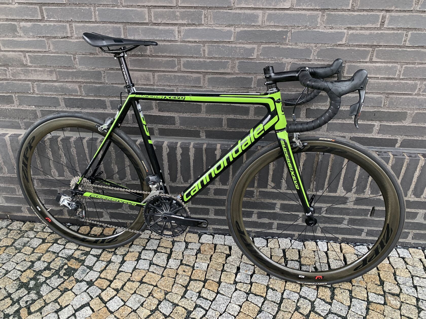 Cannondale SuperSix EVO Hi-MOD, 2016. SRAM Red eTap, zipp 303 firecrest, wattmetr Inpeak. Váha 6.7kg