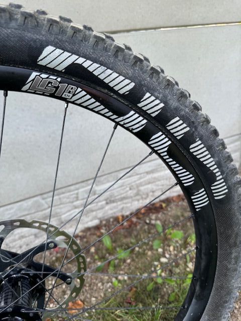 Enduro kolo Saracen ariel ltx carbon