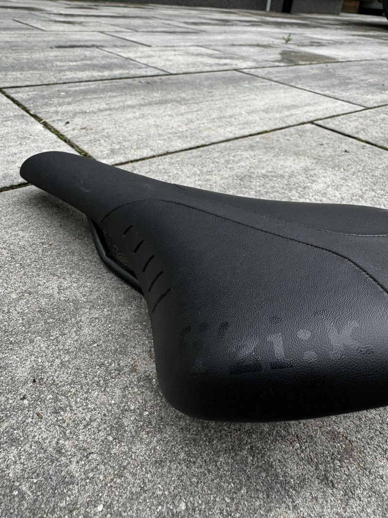 Fizik Antares R7