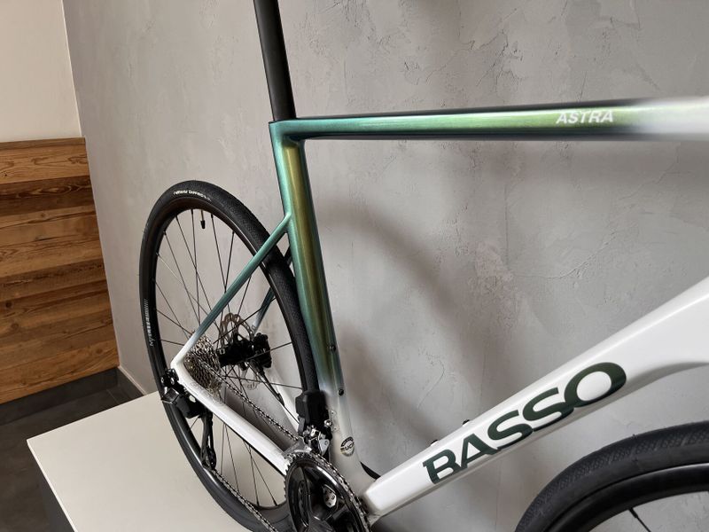 Nové BASSO ASTRA pop green, Shimano 105 Di2