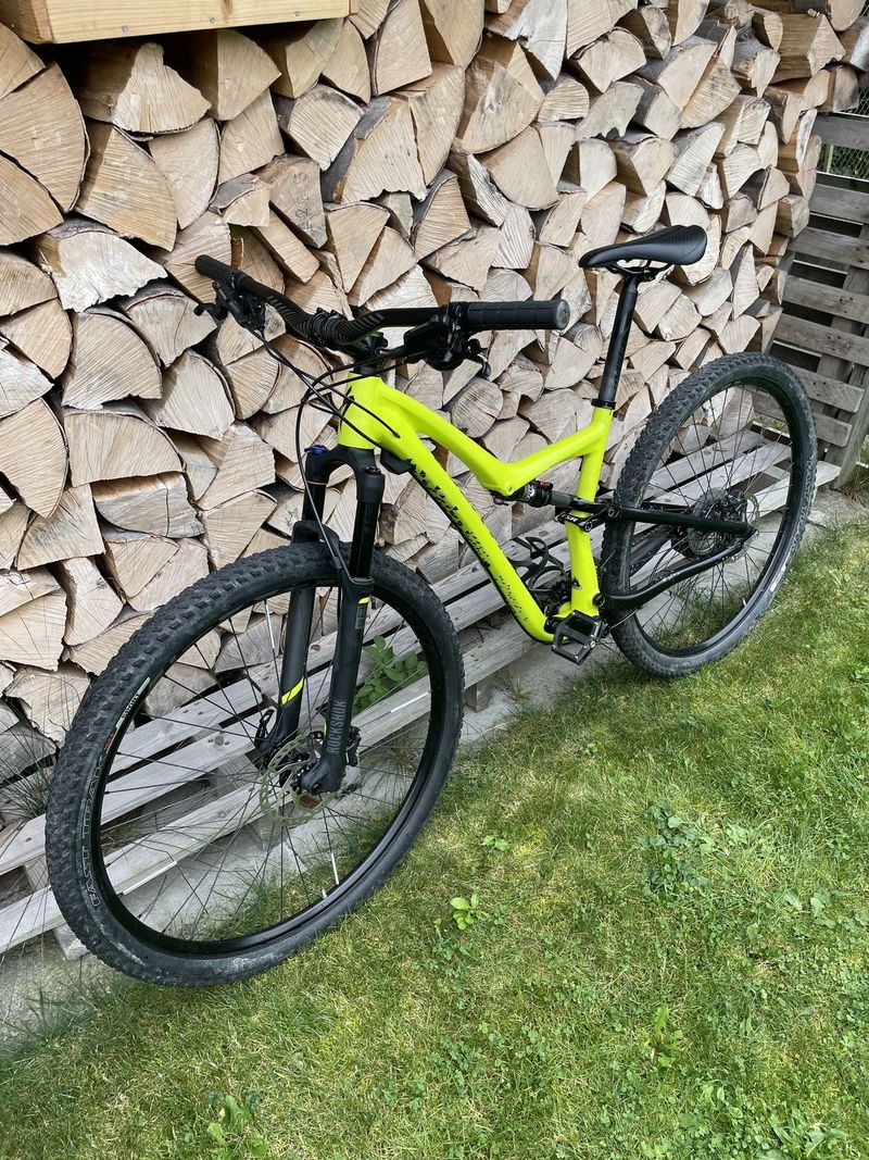 Prodám coloodpružené kolo specialized