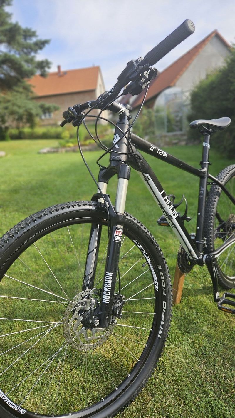 Horské kolo Radon - Shimano XT, vzduchová vidlice RockShox, RaceFace