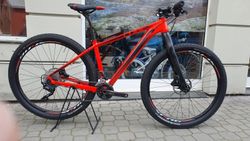 MTB s nízkou váhou 27,5" na rámu Cube