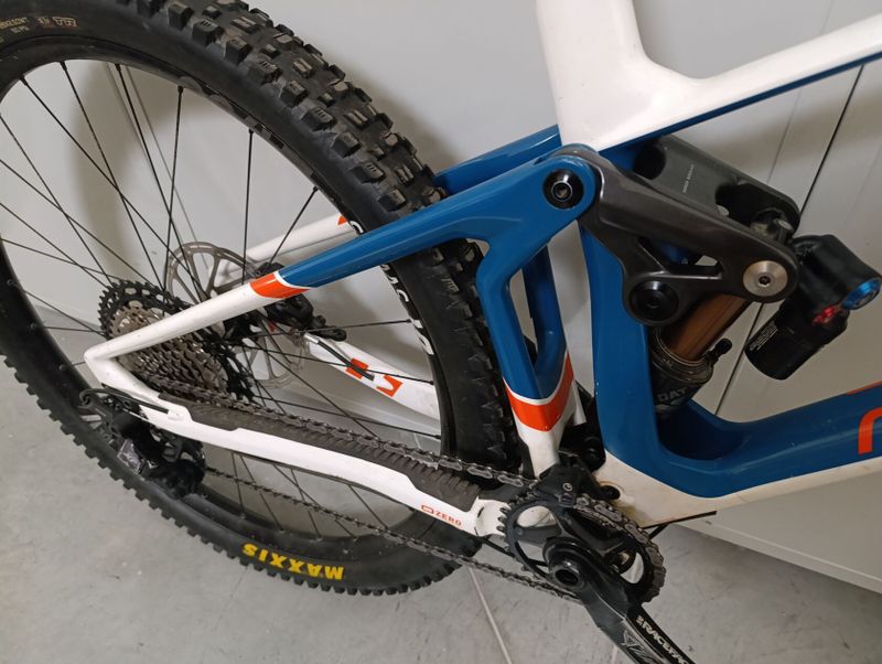 MONDRAKER SUPERFOXY CARBON R