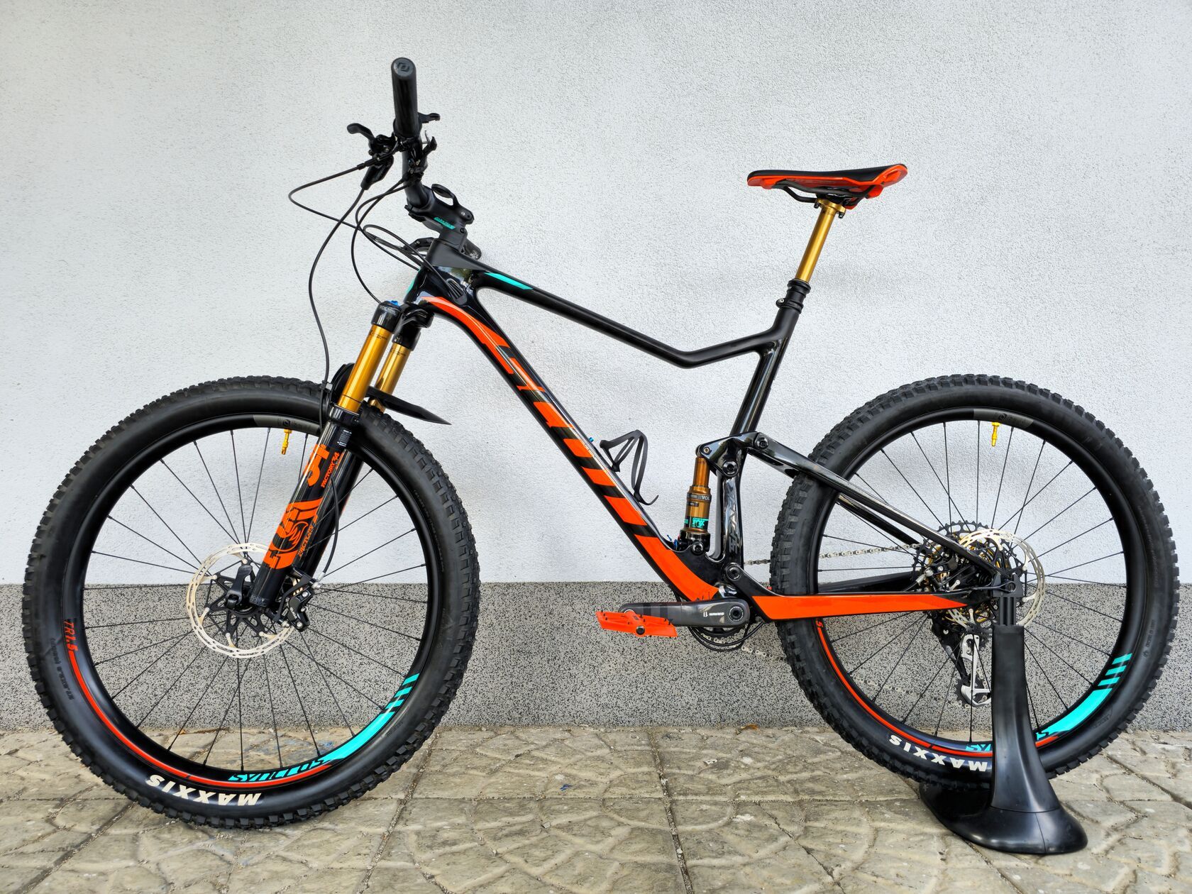 Horské kolo Scott Spark 700 Tuned Carbon 27.5″