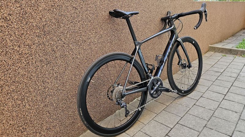 Giant TCR Advanced 1+ Disc-Pro Compact M Black Chrome M22