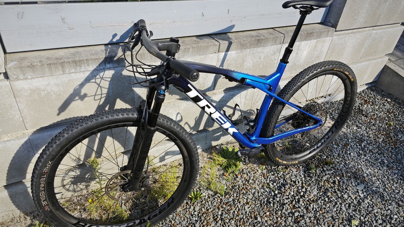 TREK Supercaliber 9.8 GX 2022 - Navy Smoke to Alpine Blue Fade