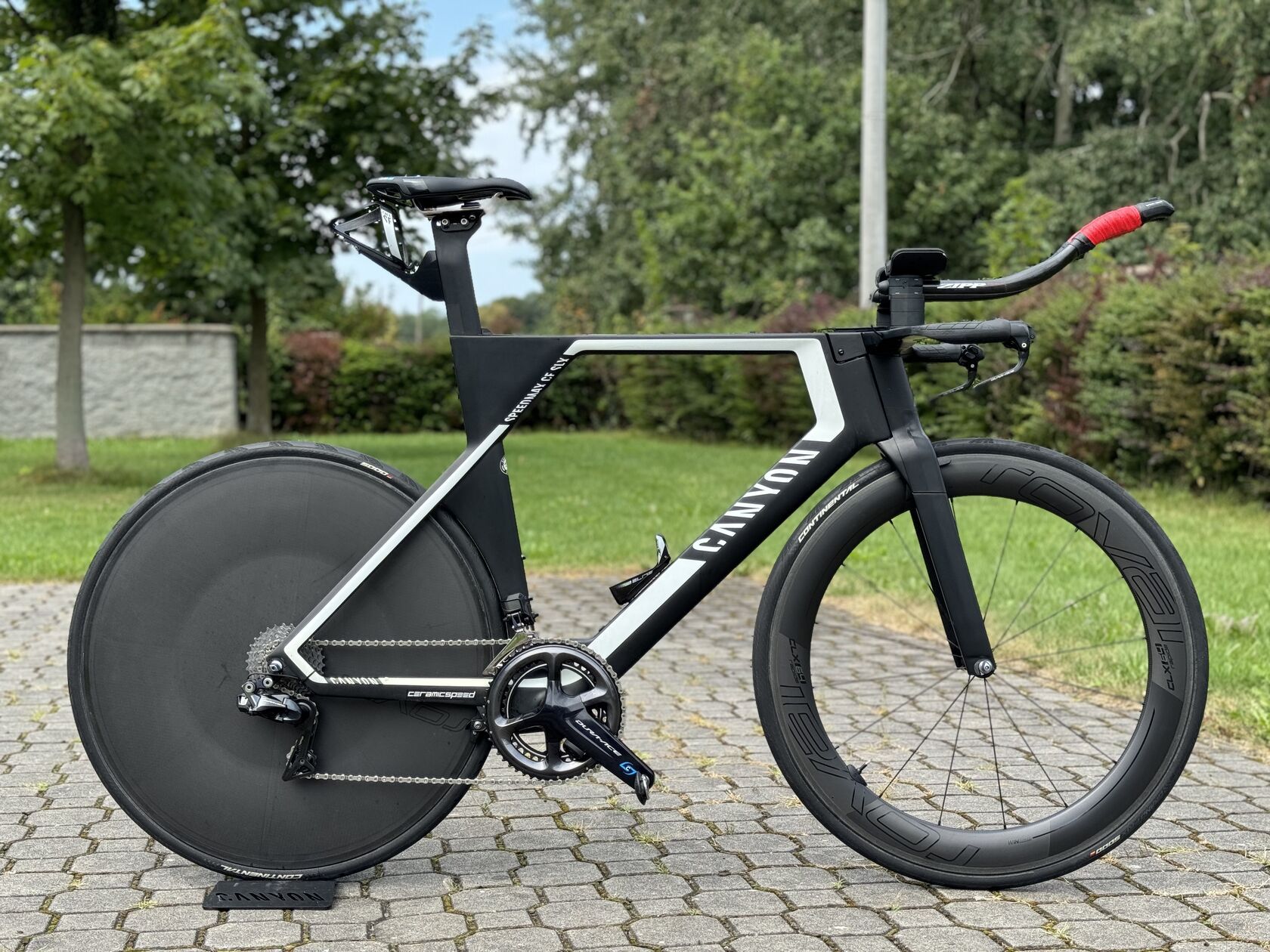 Prodám špičkové triatlonové (časovkářské) kolo Canyon Speedmax CF SLX