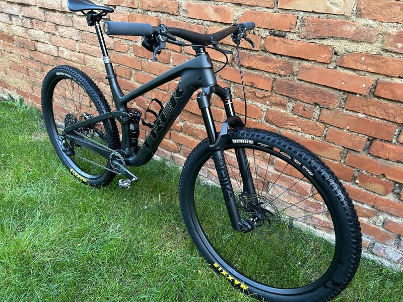 Trek Top Fuel 9.8 Custom vel. M/L (sada GX AXS, nebo nová XT) 