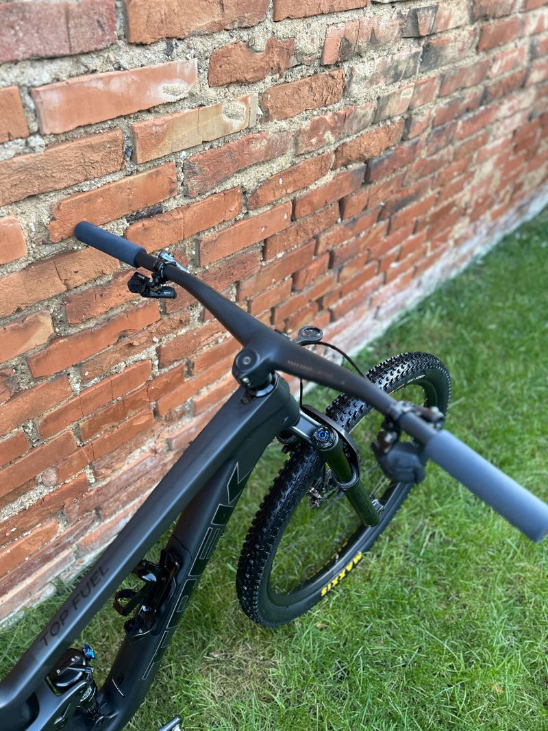 Trek Top Fuel 9.8 Custom vel. M/L (GX AXS, nebo nové XT) 