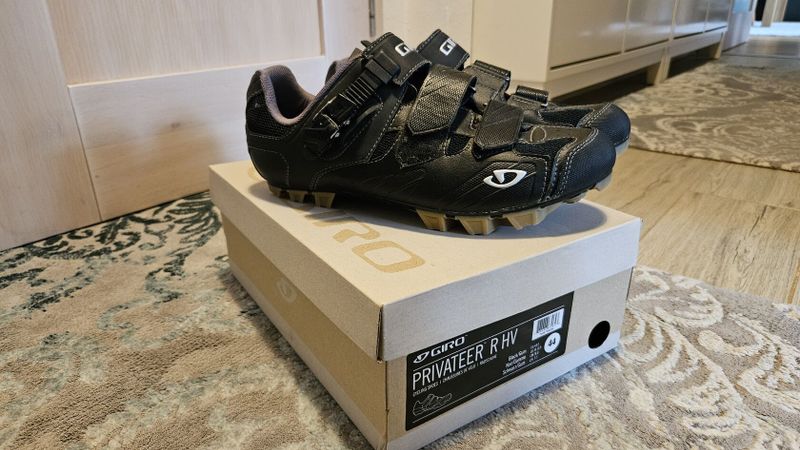 MTB Tretry Giro PRIVATEER R Black Gum / 44 EU (reálně 43 - 43,5)