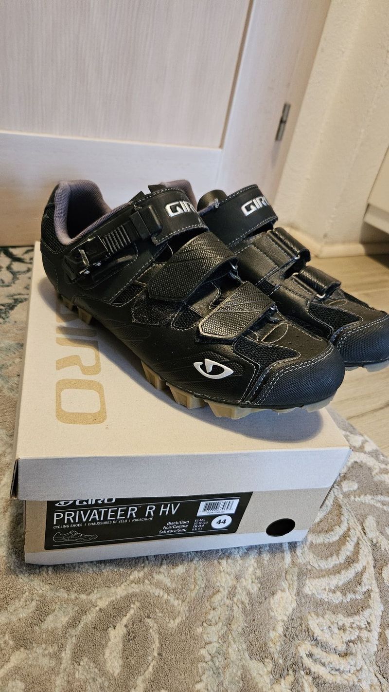 MTB Tretry Giro PRIVATEER R Black Gum / 44 EU (reálně 43 - 43,5)