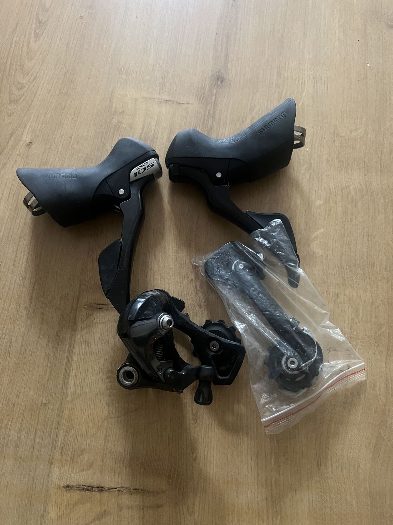 Páky Shimano 105, přehazovačka Ultegra 