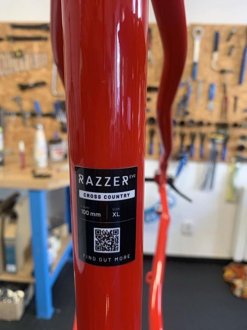 Pells Razzer XL red