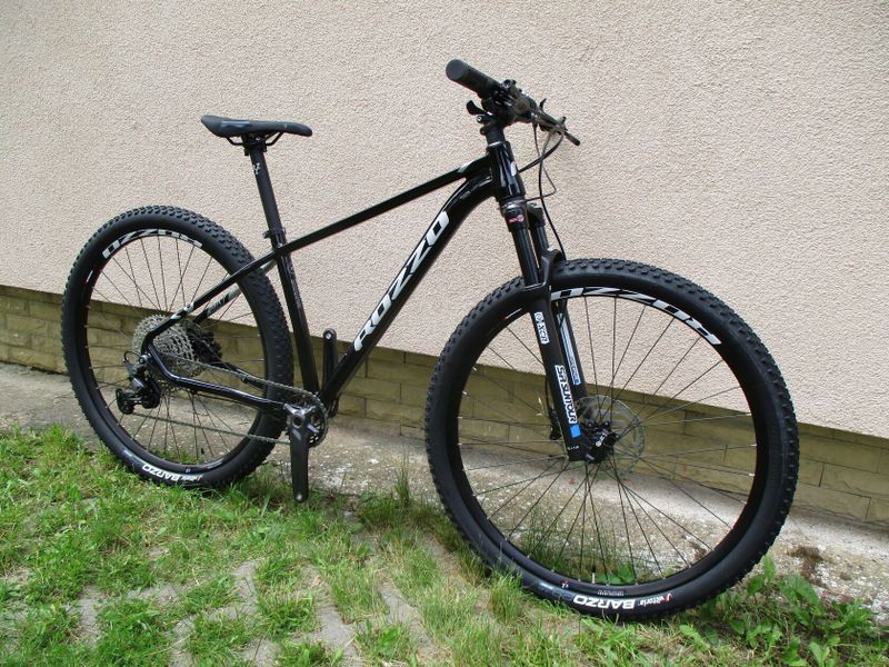 Nové 29" kolo ROZZO BOOST 40, vzduchová vidlice Suntour XCR, osazení Shimano Deore 1x12, pevné osy