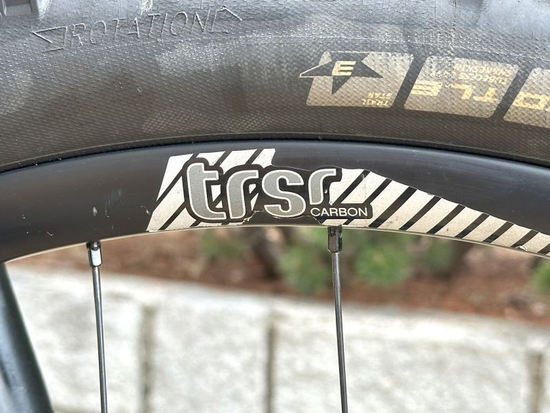 YT Jeffsy 29 CF Pro Race, 29‘‘, velikost L, 140 mm